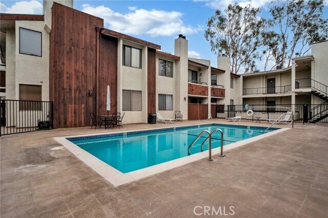 Building Photo - 6323 Reseda Blvd