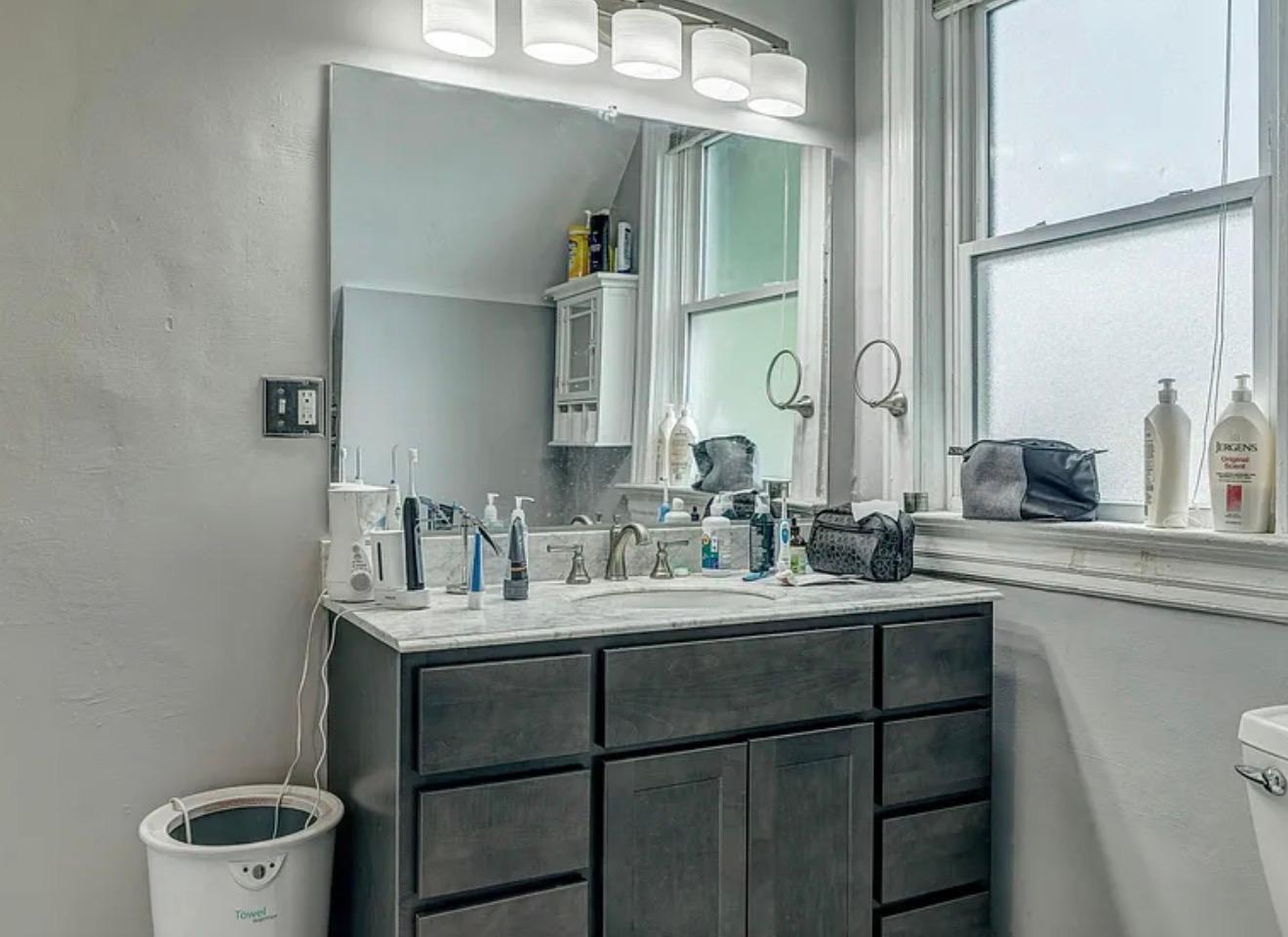 Building Photo - 6415 Cates Ave