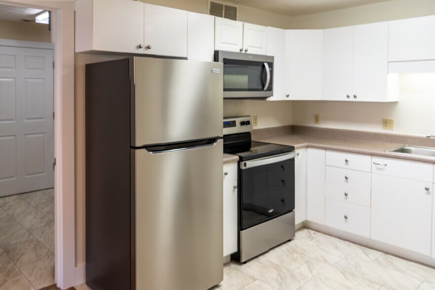 Building Photo - 1921 Ty Way Xing