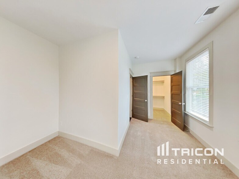 Building Photo - 1224 Hillwood Private Cove