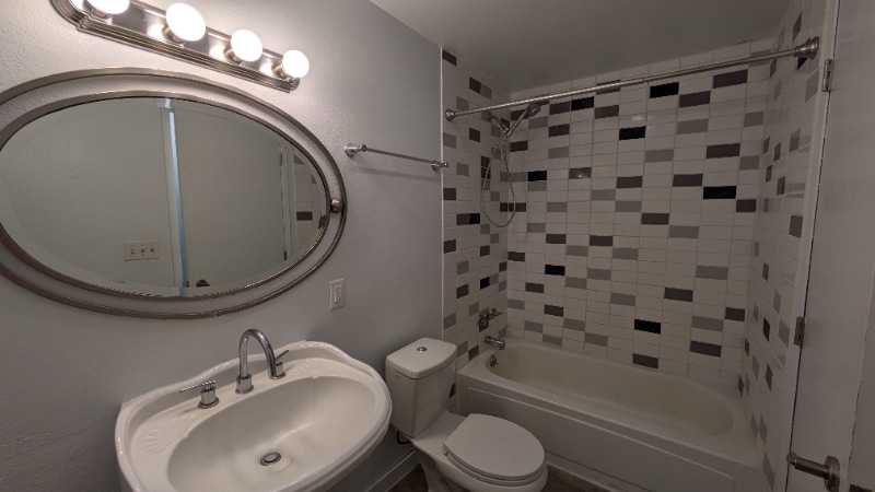 Building Photo - 808 White Ave