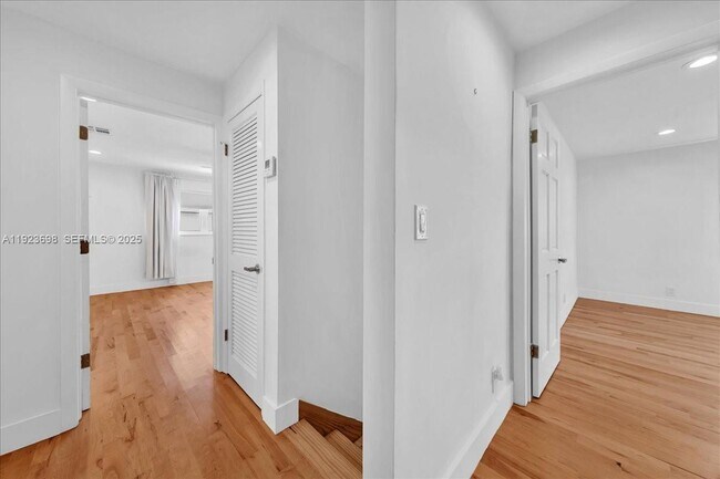 Building Photo - 348 Palm St