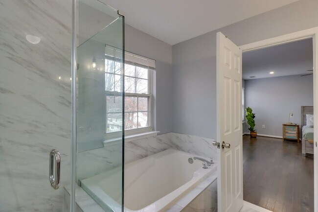 Building Photo - 3102 Hillside Ave