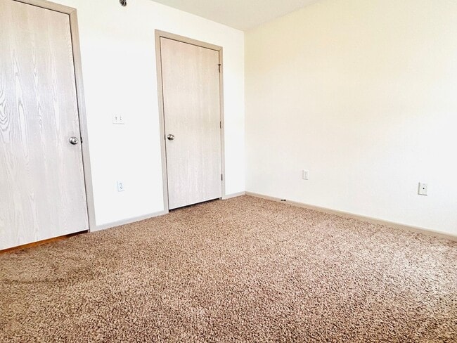 Building Photo - 2 Bedroom Apartment, Great Location!