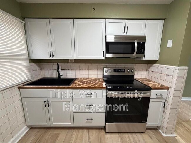 Building Photo - 8138 Blanchard Dr