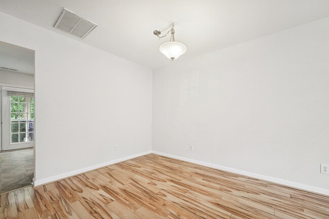 Building Photo - 7811 River Field Dr