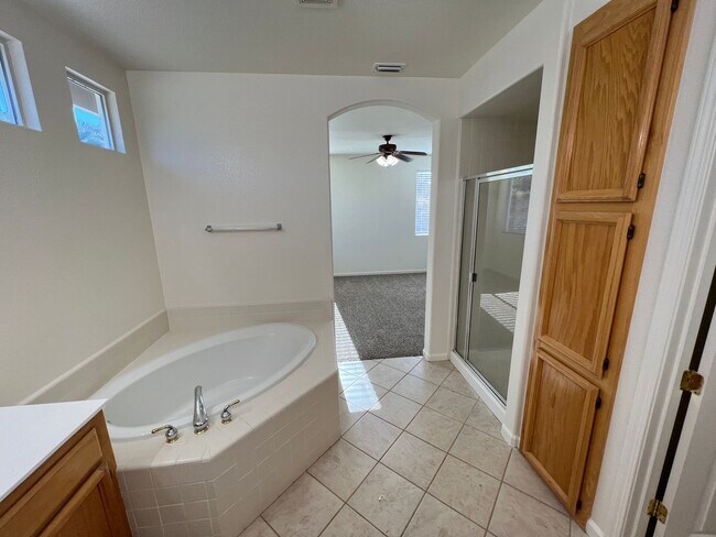 Building Photo - Beautiful Home in Cameron Park with Pool and Greenbelt Views!