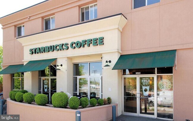 Building Photo - 900 N Garfield St