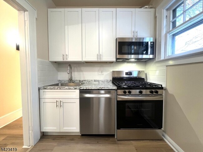 Building Photo - 185 Broad St