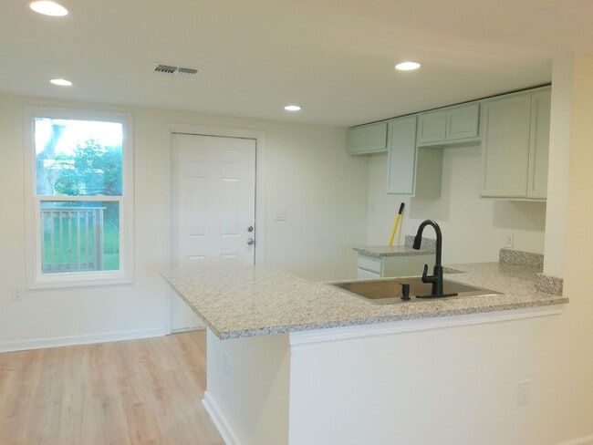 Building Photo - 306 Allison Dr