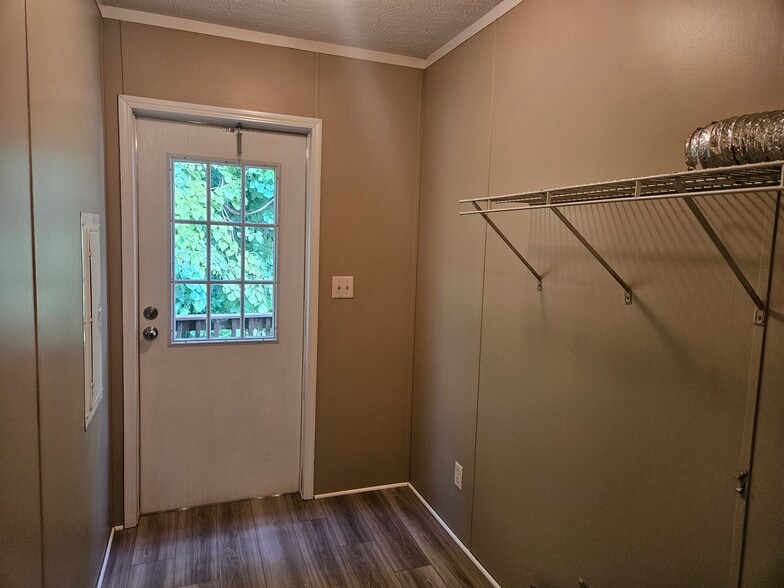 Building Photo - 60 Lynnwood Cir