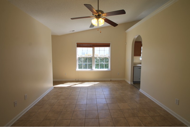 Building Photo - 1331 Pampas Cir