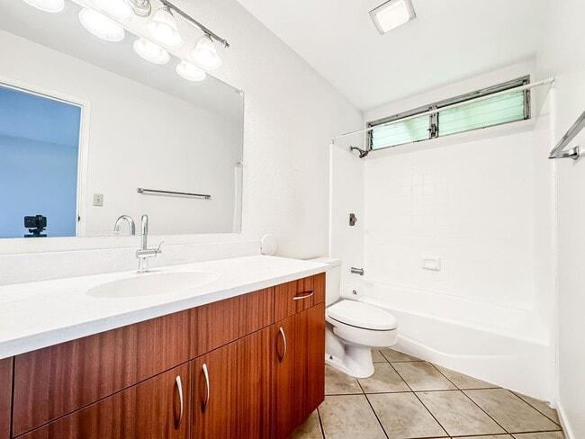 Building Photo - Mililani House with A/C