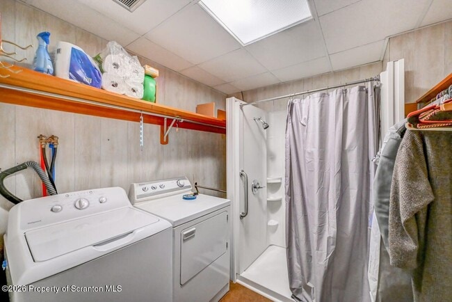 Building Photo - 454 Hickory St