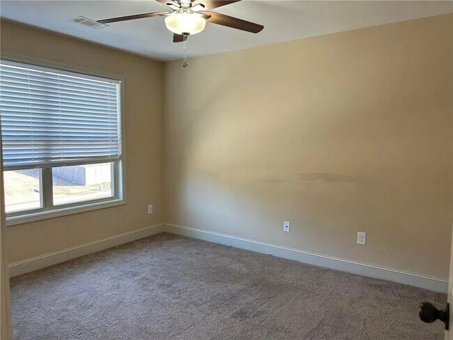 Building Photo - 698 Channel Ln