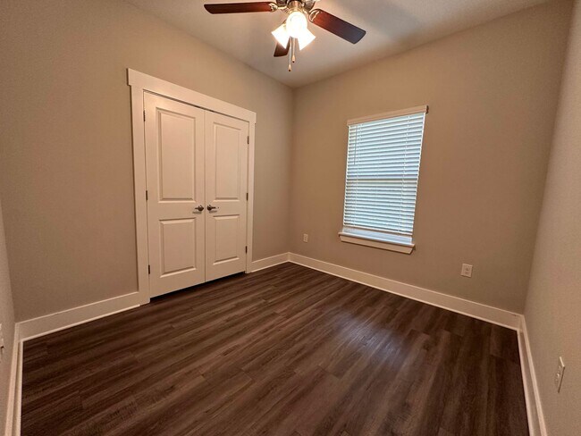 Building Photo - Centrally located townhome in The Verandas