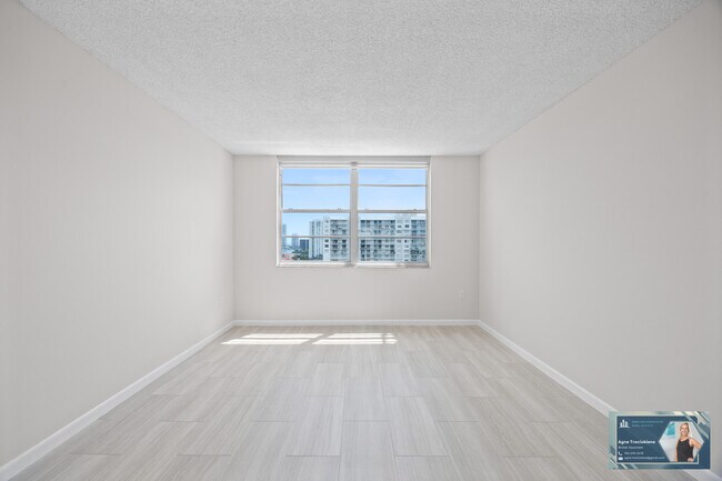 Building Photo - 2801 NE 183rd St