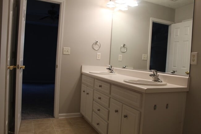 Building Photo - Columbia County Fort Grodon Attached home with Garage