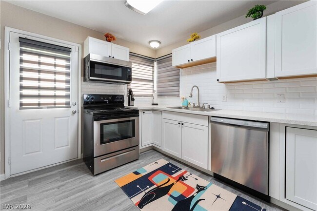 Building Photo - 1021 Griffith Ave