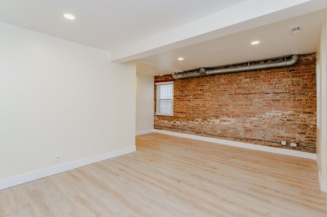 Building Photo - 2928 N Hoyne Ave