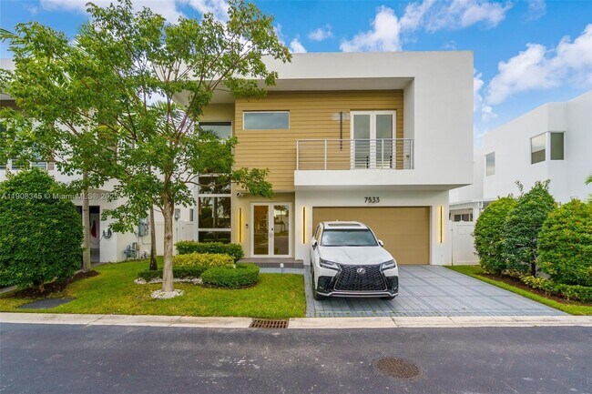 Building Photo - 7533 NW 98th Ct