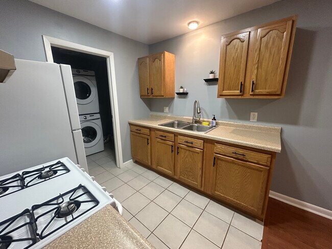 Building Photo - 2340 Carnation Dr