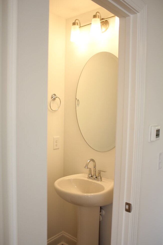 Building Photo - Almost - Brand new townhouse in Kannapolis...