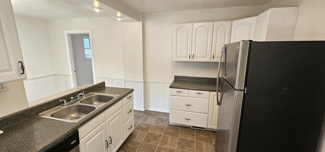 Building Photo - 1519 Baker Dr