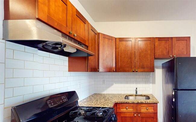 Building Photo - 475 Ashford Ave