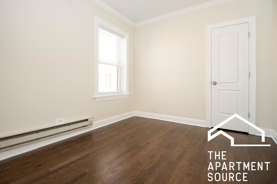 Building Photo - 3815 N Greenview Ave