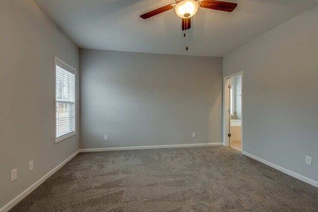 Building Photo - Spacious 4 Bedroom Home with Open Floor Plan - Free Rent!