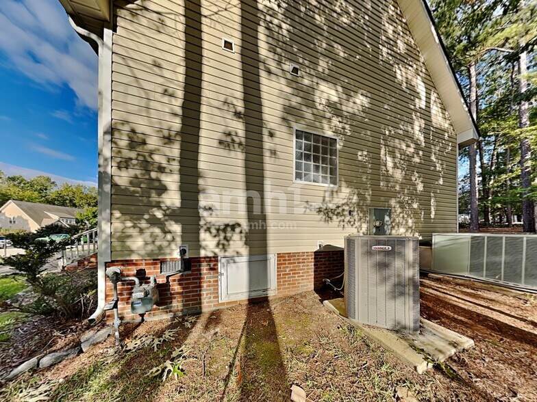 Building Photo - 107 Anderby Dr