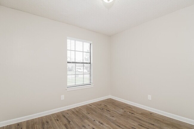 Building Photo - 1221 Settlers Way