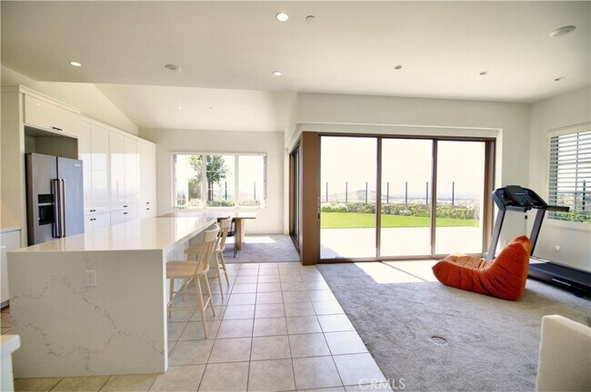 Building Photo - 104 Winnett