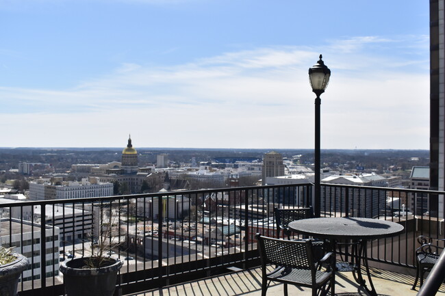 Breathtaking view on the rooftop terrace - 32 Peachtree St NW