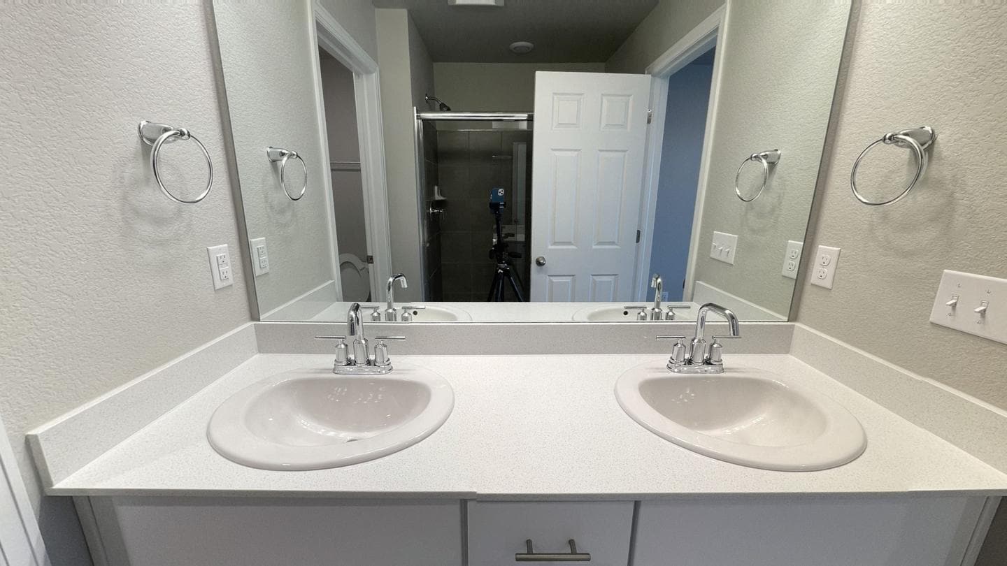 Building Photo - Stylish Henderson duplex near Barr Lake State Park