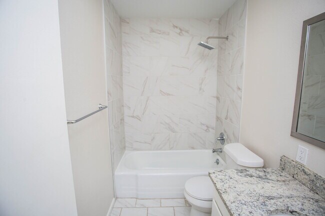Building Photo - "Charming 3-Bed Retreat in Lubbock with Granite Accents & Spacious Living!"