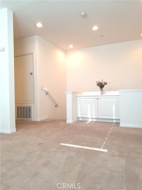 Building Photo - 76 Bixby Cir