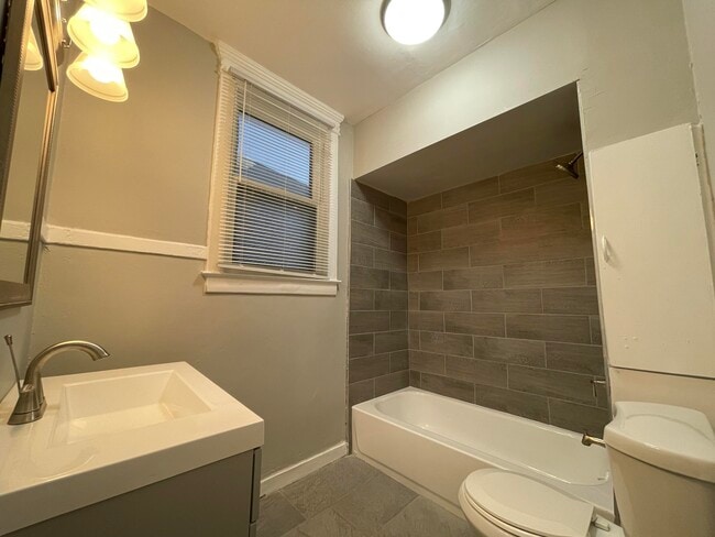 Building Photo - 2243 Campbell St