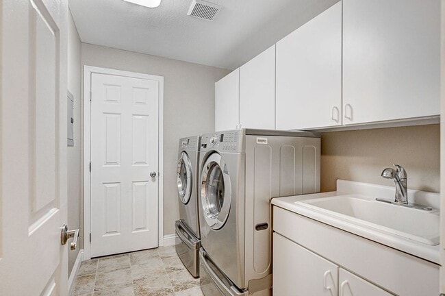 Building Photo - AMBER RIDGE Gated Beauty in Summerlin! 1600+ SF Condo