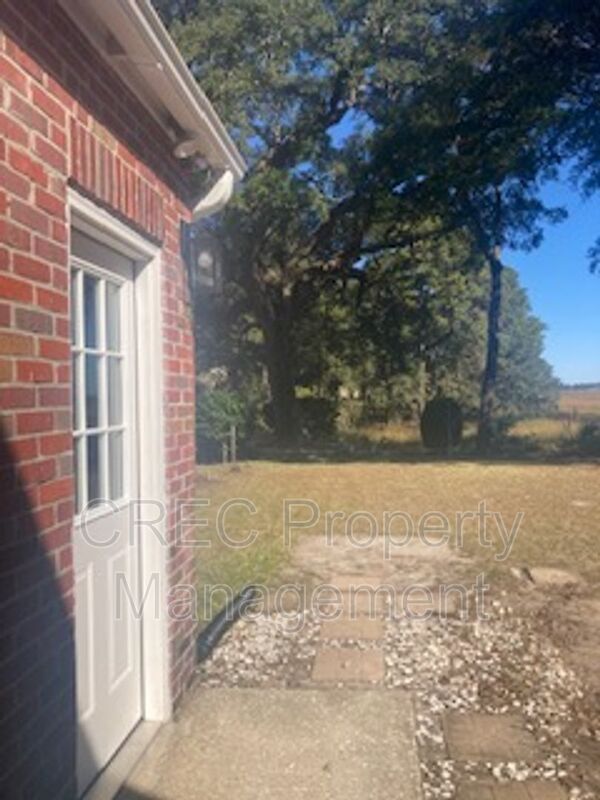 Building Photo - 9 Penn Ave