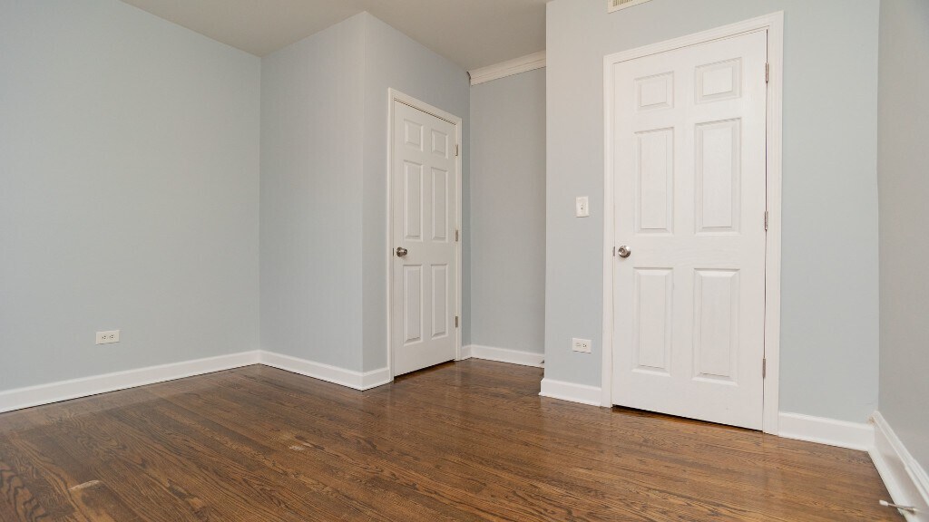 Building Photo - 3320 N LeClaire Ave