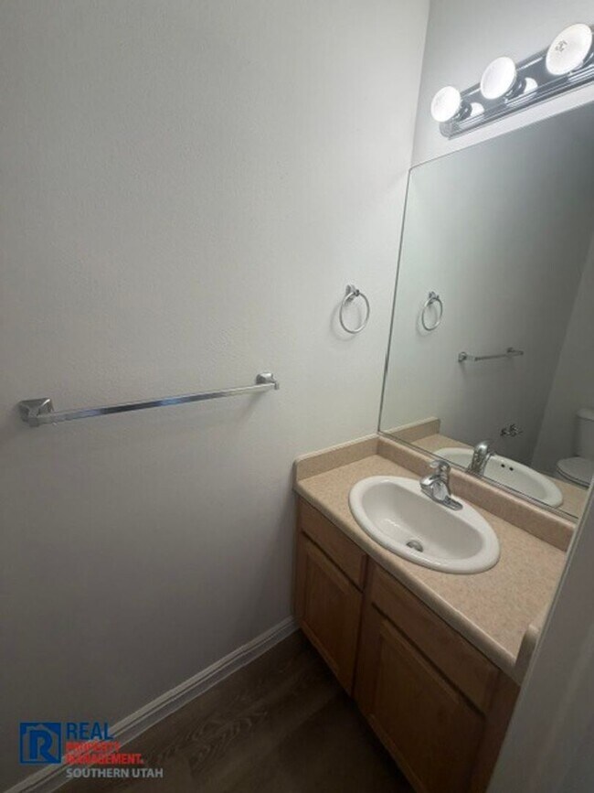 Building Photo - 790 N 2720 E