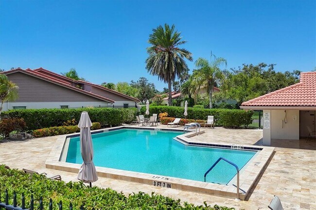 Building Photo - 3946 Wilshire Cir E