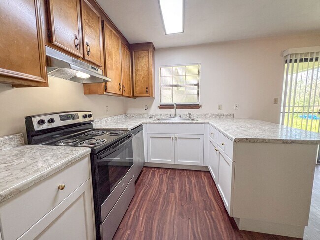 Building Photo - Peaceful 2 bedroom off Lake Jackson