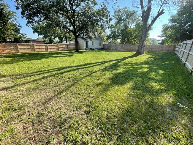 Building Photo - New Appliances + HUGE Fenced Backyard