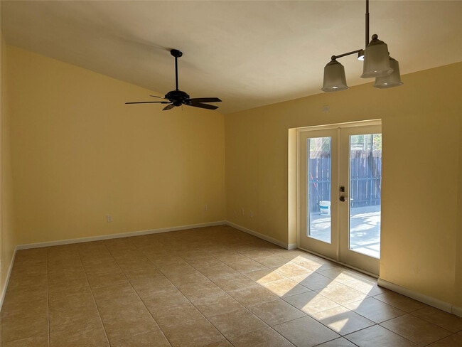 Building Photo - 4622 Holly Lake Dr