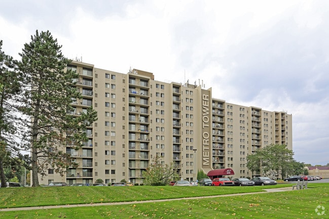 Building - Metro Tower Apartments