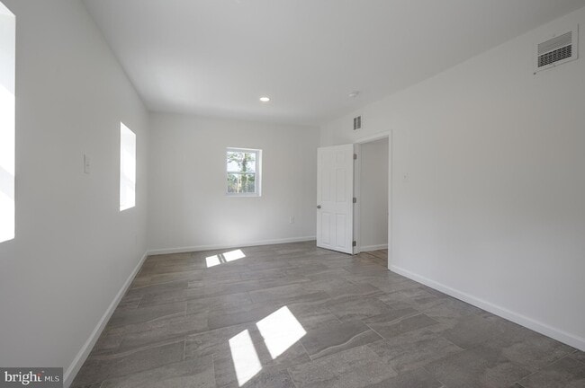 Building Photo - 1979 US-206