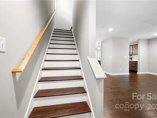 Building Photo - 10 Beryl Ct